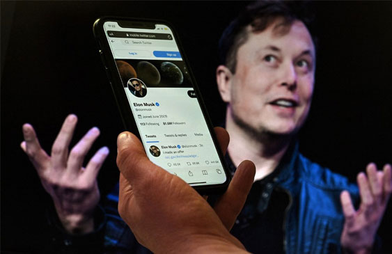Elon Musk toma el control de Twitter y despide a los directivos
