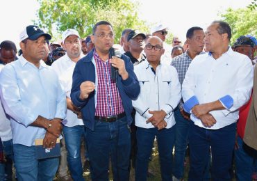 Presidente Abinader conforma comisión para solucionar conflicto por terrenos en Villarpando, Azua