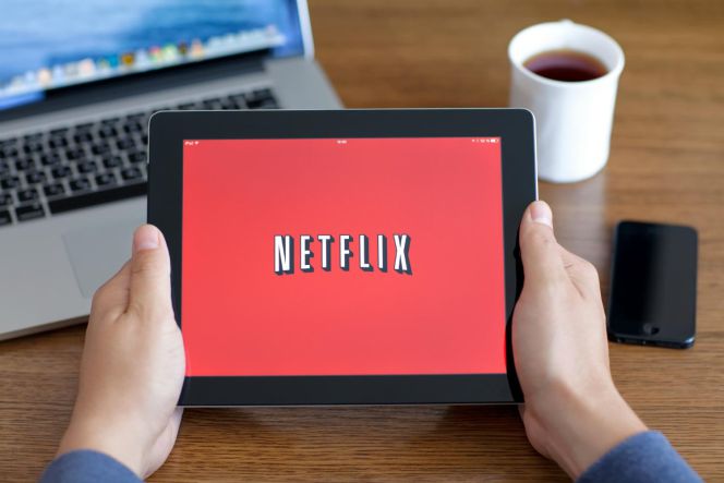 Grandes éxitos ayudan a revertir el descenso de suscriptores de Netflix