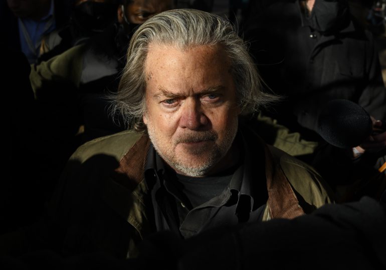 Viernes decisivo para Bannon exasesor de Trump que recibe sentencia por desacato