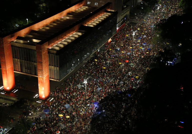 Manifestantes bloquean carreteras tras derrota de Bolsonaro en Brasil