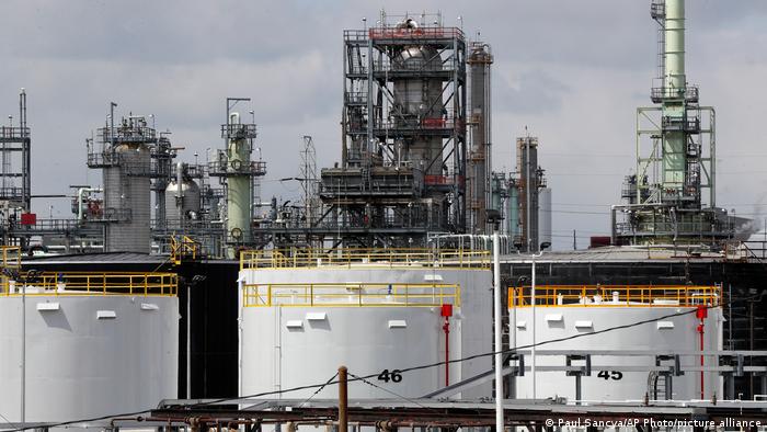 EEUU usará 15 millones de barriles de petróleo más de sus reservas