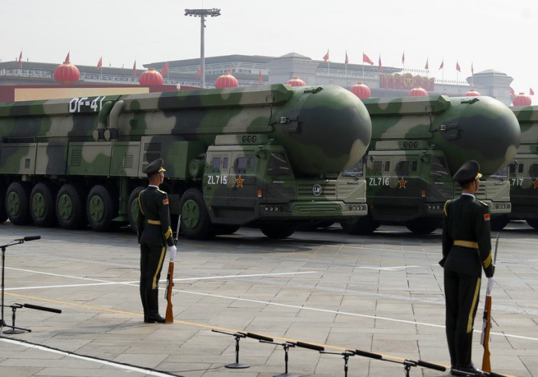 China planea aumentar su arsenal nuclear, según analistas
