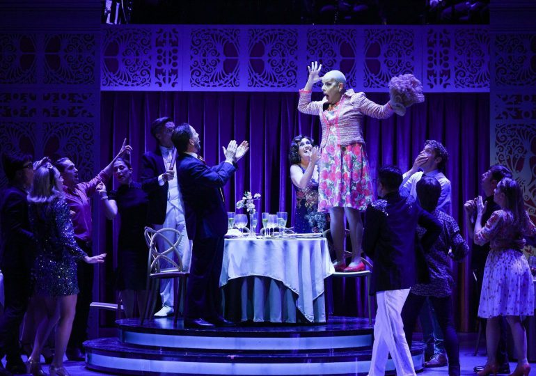El actor Carlos Espinal regresa a la escena en el musical “La jaula de las locas”