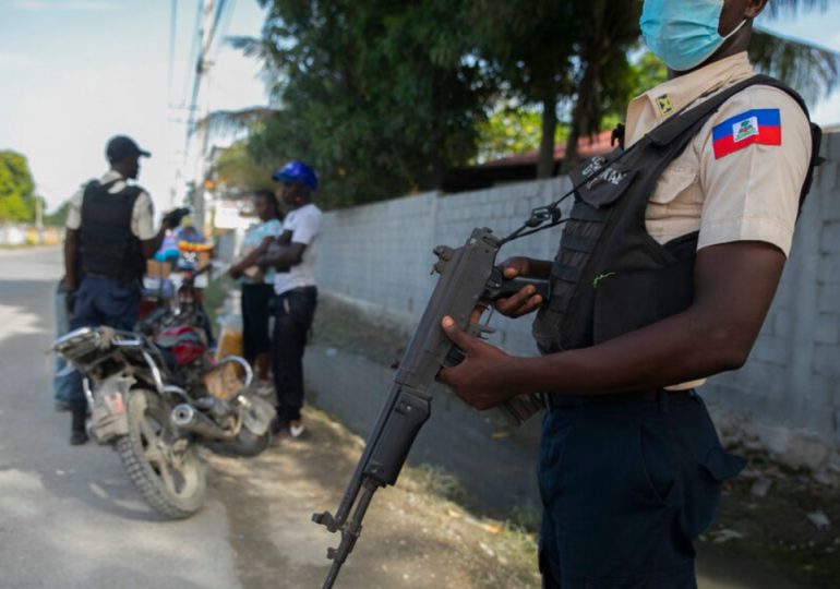 Entregan equipos de seguridad a la Policía Nacional de Haití, bajo la coordinación de EEUU y Canadá