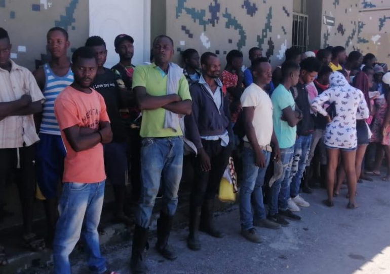 Migración detiene otros 41 nacionales haitianos ilegales en Elías Piña