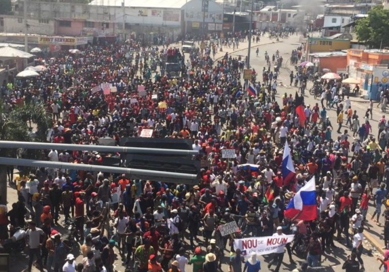Miles de haitianos protestan contra posible intervención internacional; piden la renuncia de Ariel Henry