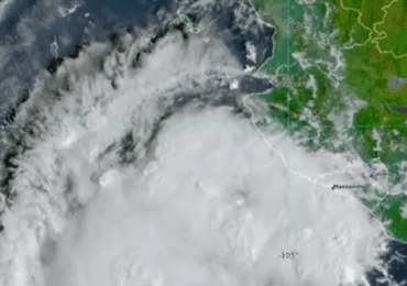 Orlene se convierte en huracán categoría 1 frente a costas mexicanas