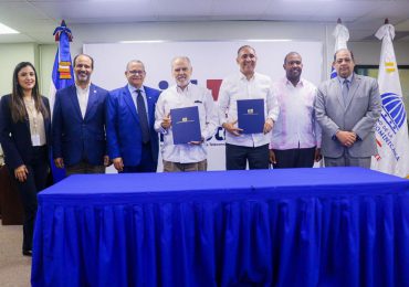 Medio Ambiente e Indotel firman acuerdo para instalar centro de monitoreo y control en Calderas, Baní