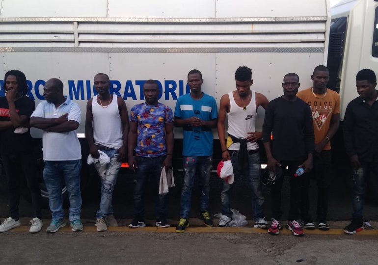 Dirección General Migración requisa a 240 nacionales haitianos en Santiago y La Altagracia
