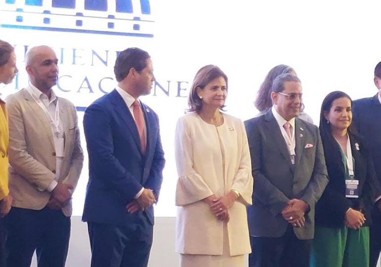 Vicepresidenta y ministro de la Vivienda resaltan proyectos "Mi Vivienda" y plan "Dominicana Se Reconstruye"