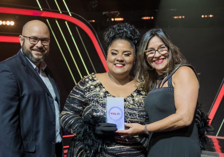 TCL premia ganadora The Voice Dominicana