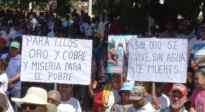 Miles marchan en San Juan en contra de la explotación minera por la empresa GoldQuest