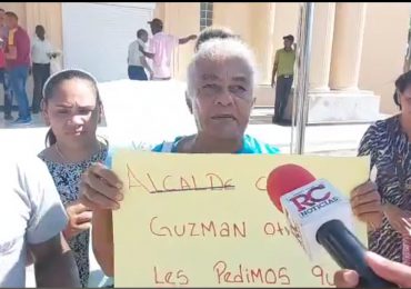 Diferentes comunidades realizan protesta frente a Palacio Nacional por supuestos desalojos
