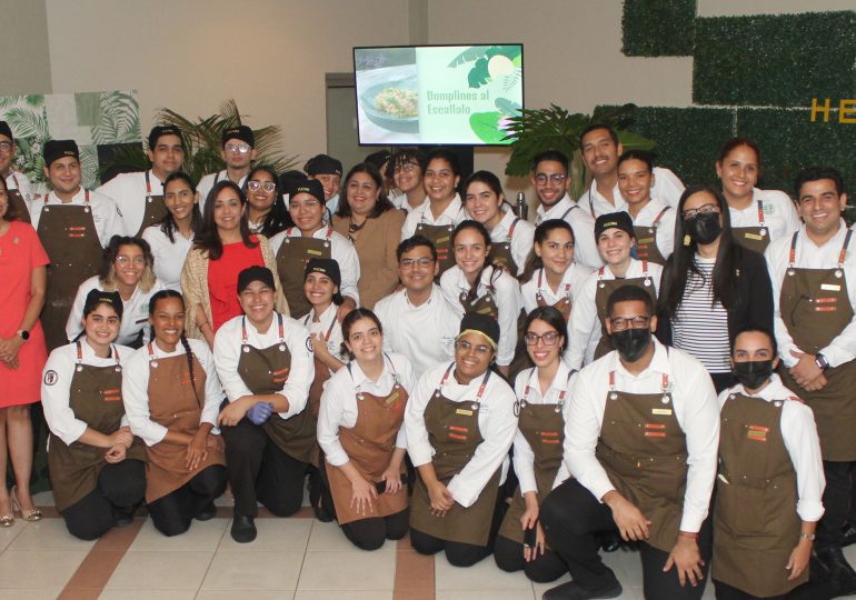 Estudiantes de la escuela de Turismo PUCMM abren el restaurante Heritage