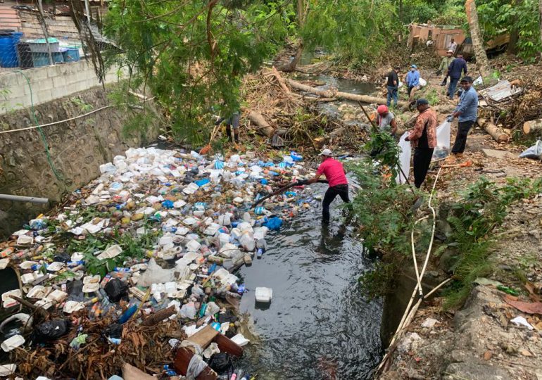 Samaná Bayport auspicia jornada de limpieza del río Sánchez junto a Medio Ambiente