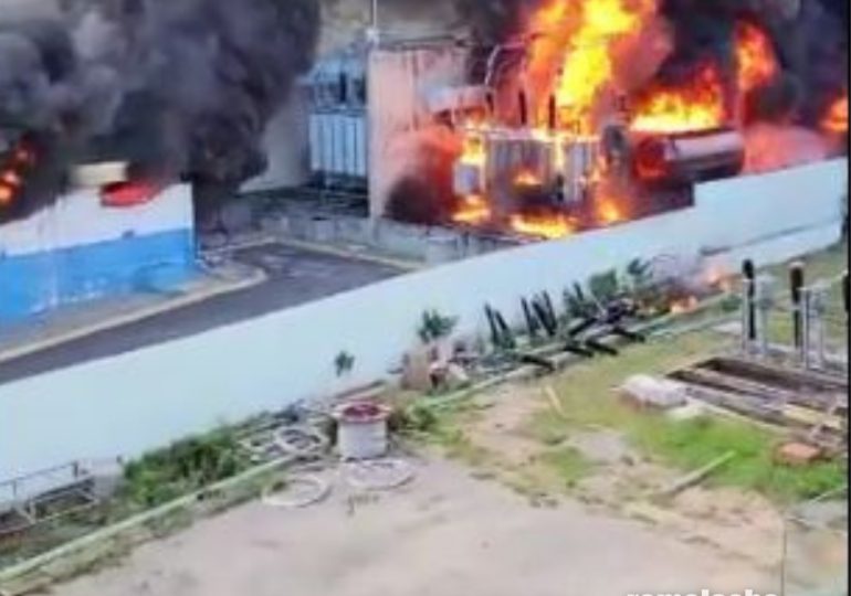 VIDEO | Fuego consume subestación de Edeeste en av. César Nicolás Penson en Gazcue