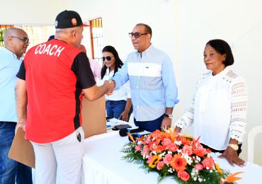 Deligne Ascensión entrega Centro Comunal en La Yuca, Los Ríos