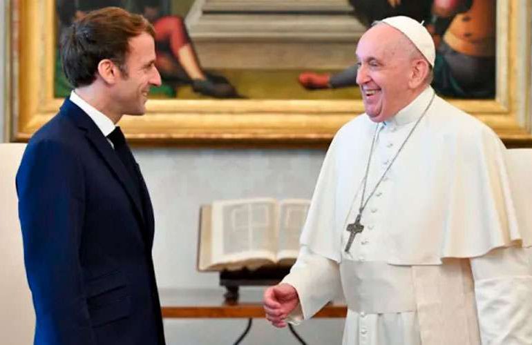 Papa se reúne en el Vaticano con el presidente francés Macron