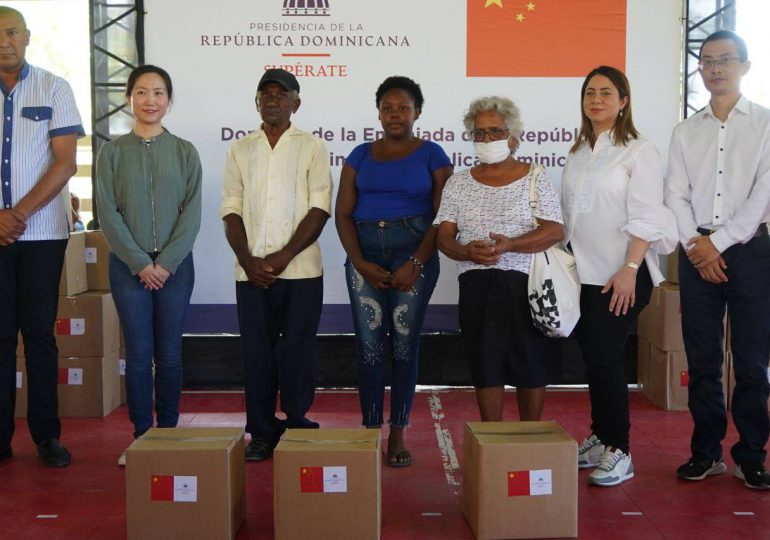 Embajada de China dona a Supérate alimentos para afectados por Fiona en Miches