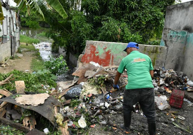 Fundación Escoba: 16 años resolviendo el problema de la basura en Capotillo y Ensanche Espaillat