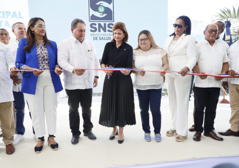 Vicepresidenta inaugura moderna Emergencia en Hospital Municipal de Peralta