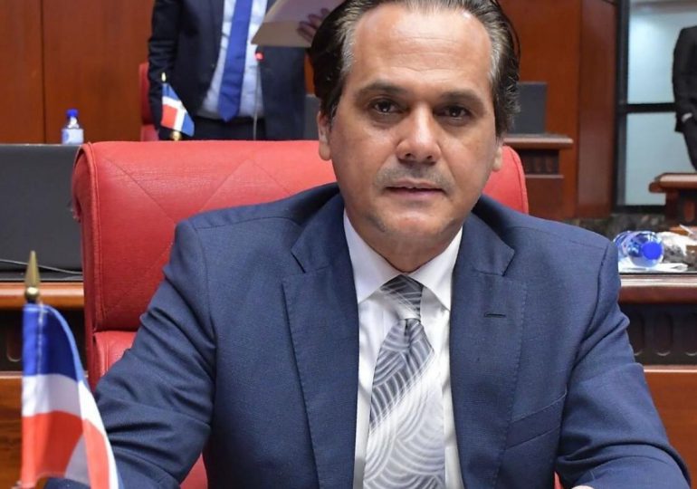 Senador de La Romana critica accionar de presidente de Cámara de Cuentas y cuestiona falta de respuesta del Congreso