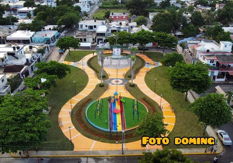 Alcalde Kelvin Cruz entrega moderno parque que era reclamado por años