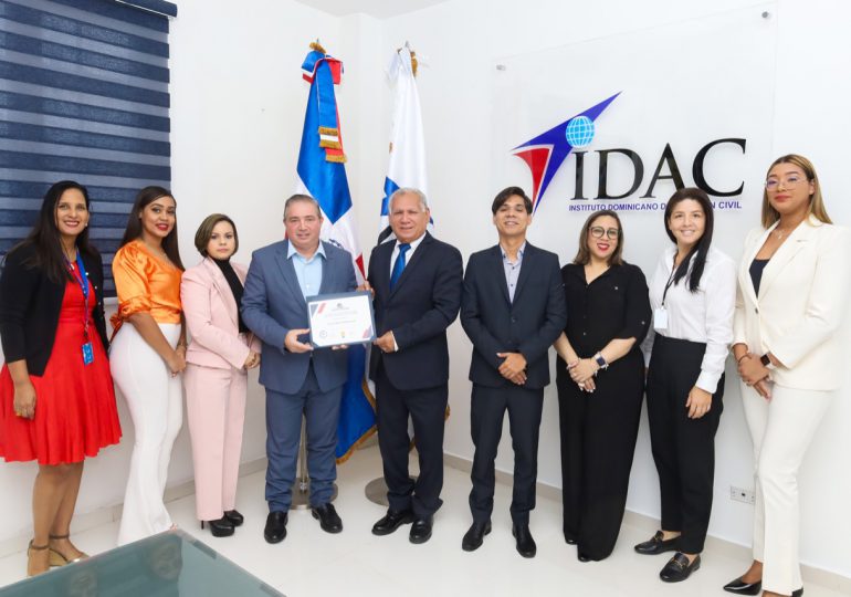 Asociación Dominicana de tripulantes resalta auge de la aviación comercial del país y reconoce al IDAC