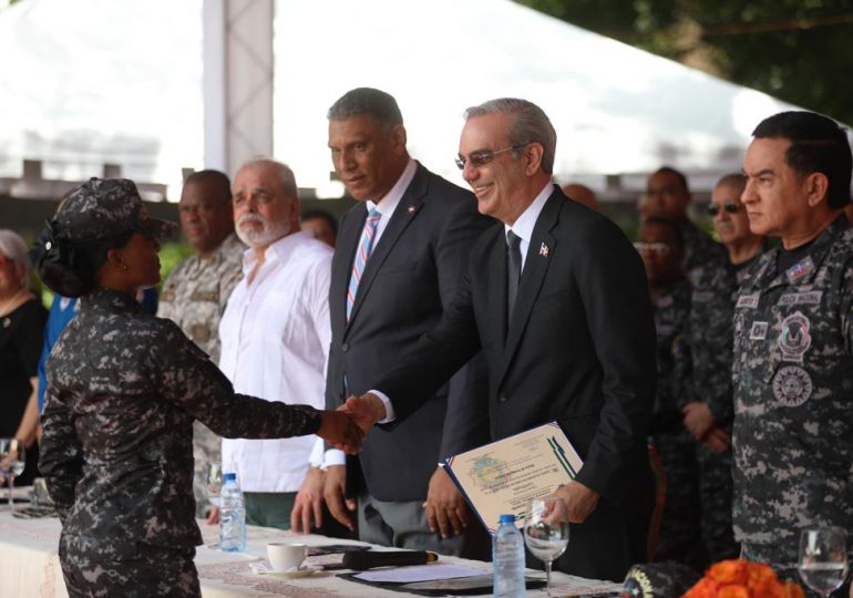 Presidente Abinader reitera su apoyo a la Policía Nacional