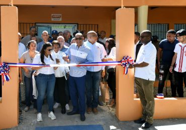 Deligne Ascensión entrega Centro Comunal construido por Obras Públicas en La Yuca, de Los Ríos