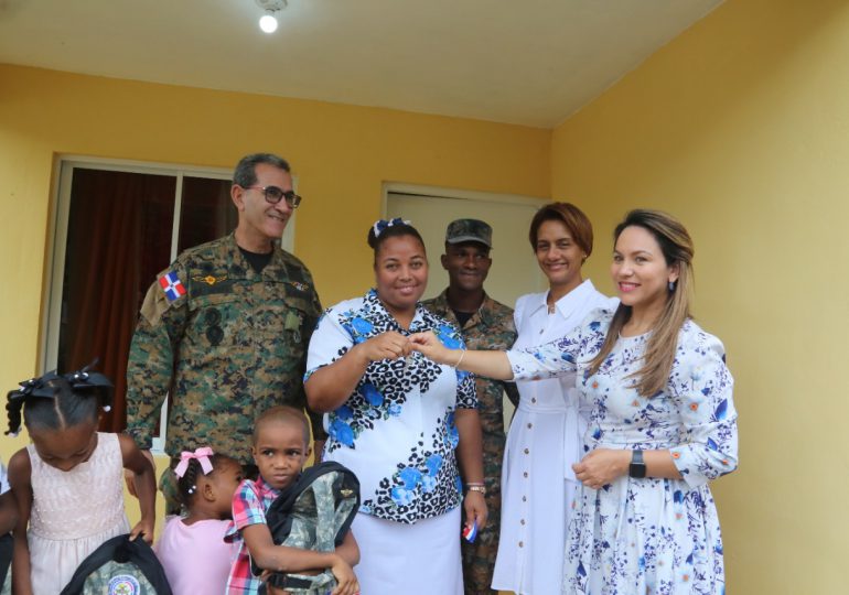 ADEOFA entrega dos viviendas a miembros de las Fuerzas Armadas