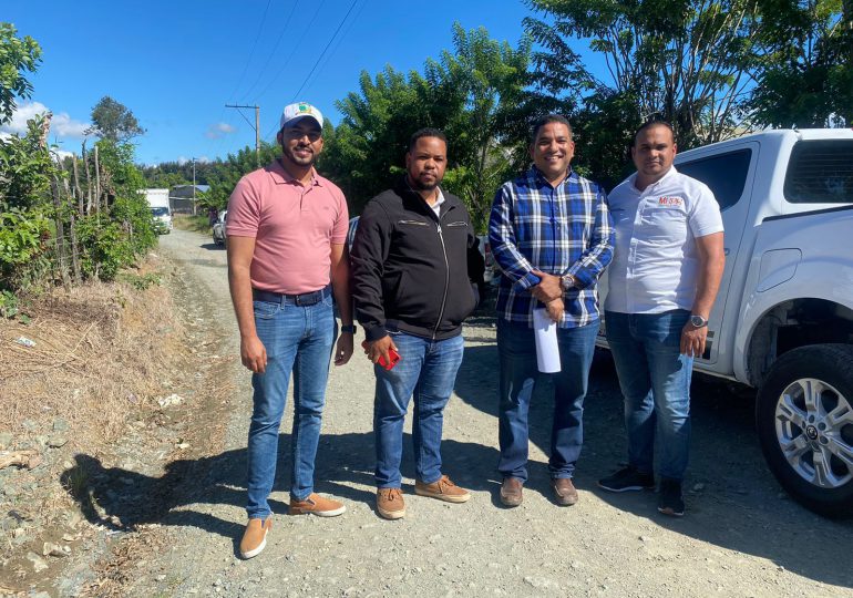 Obras públicas inicia construcción de aceras y contenes en Jarabacoa