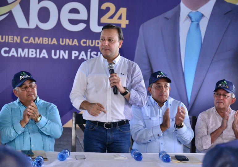 Abel Martínez sostiene encuentro con agropecuarios y plantea soluciones para mejorar productividad