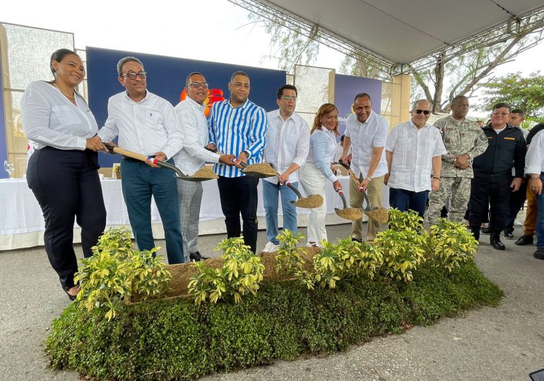 Ministro Turismo inicia remozamiento malecón San Pedro de Macorís