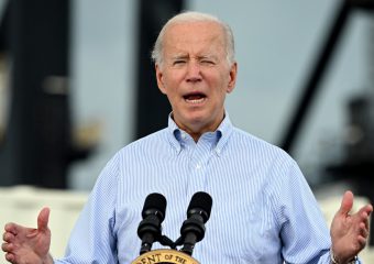 Biden promete apoyar a un Puerto Rico golpeado constantemente por huracanes