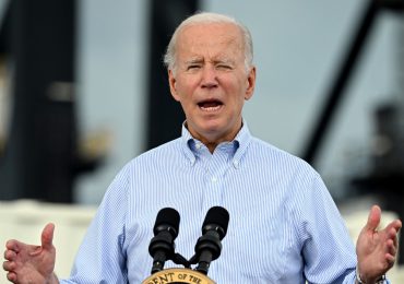 Biden promete apoyar a un Puerto Rico golpeado constantemente por huracanes
