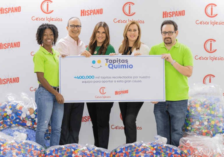 César Iglesias entrega más de 400,000 tapitas como aporte a la Fundación TapitasxQuimio