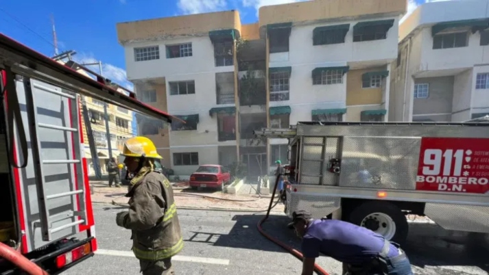 VIDEO| Explosión de tanque de gas en edificio del sector Don Bosco dejó una persona herida