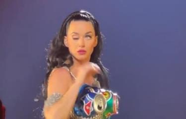 Video|Katy Perry provoca preocupación por parpadeo descontrolado en ojo derecho