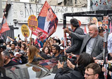 Lula y Bolsonaro cierran campaña entre consignas y bocinazos en Brasil