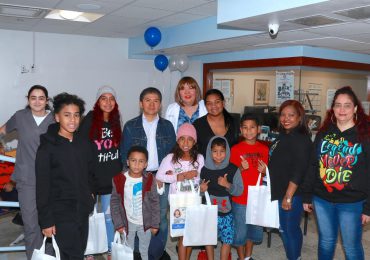 Dra Simó realiza evento entrega útiles escolares a residentes en El Bronx
