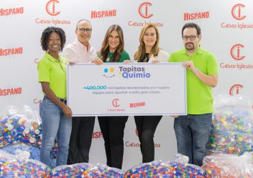 César Iglesias entrega más de 400,000 tapitas como aporte a la "Fundación Tapitas x Quimio"