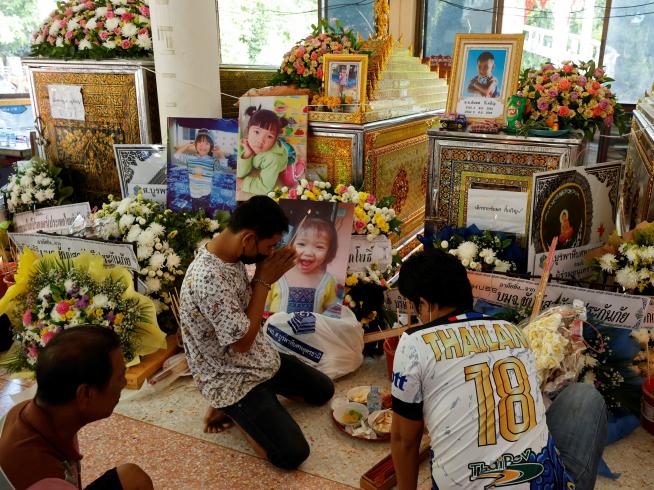 Tres días de funerales en Tailandia por matanza en una guardería