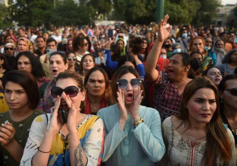 Centenares de activistas transexuales se manifiestan en Pakistán