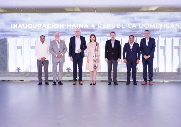 Vicepresidenta participa en inauguración cuarta planta fabricación dispositivos médicos