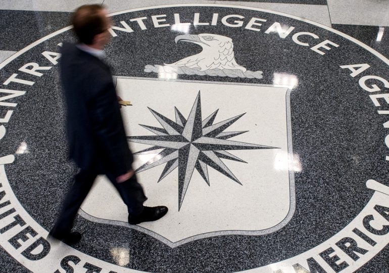 La CIA anuncia planes para reclutar como espías a ciudadanos rusos y Moscú responde