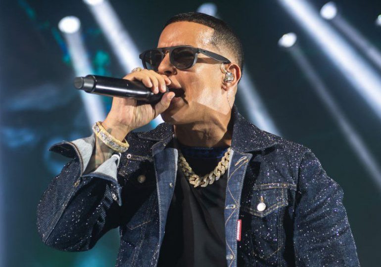 Daddy Yankee continúa en RD; pasa su tiempo libre en la playa