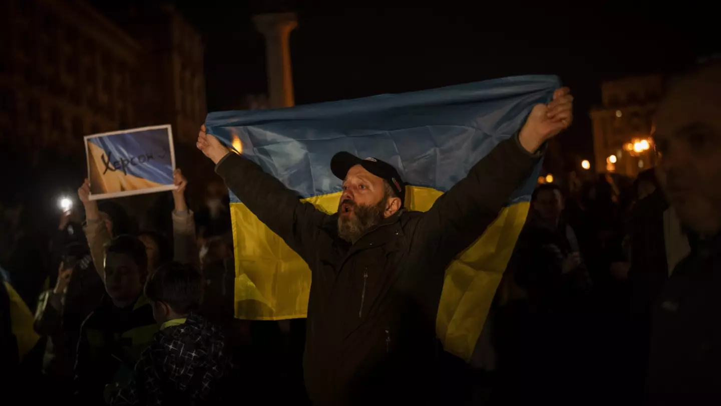 Sin rusos, ucranianos saborean la libertad en Jersón