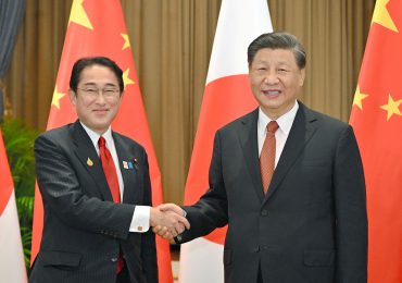 Líderes de China y Japón se reúnen en cumbre de APEC tras nuevo lanzamiento norcoreano